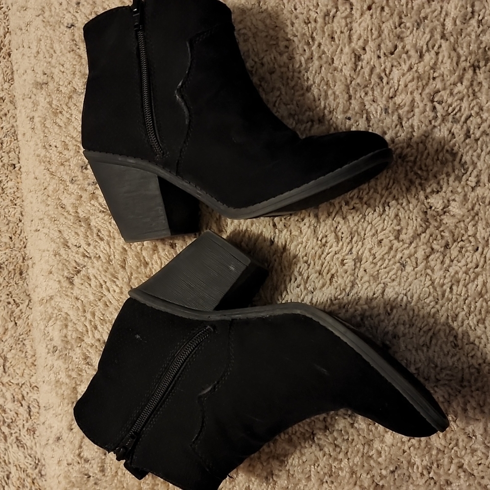 Boots - Picture 2 of 4
